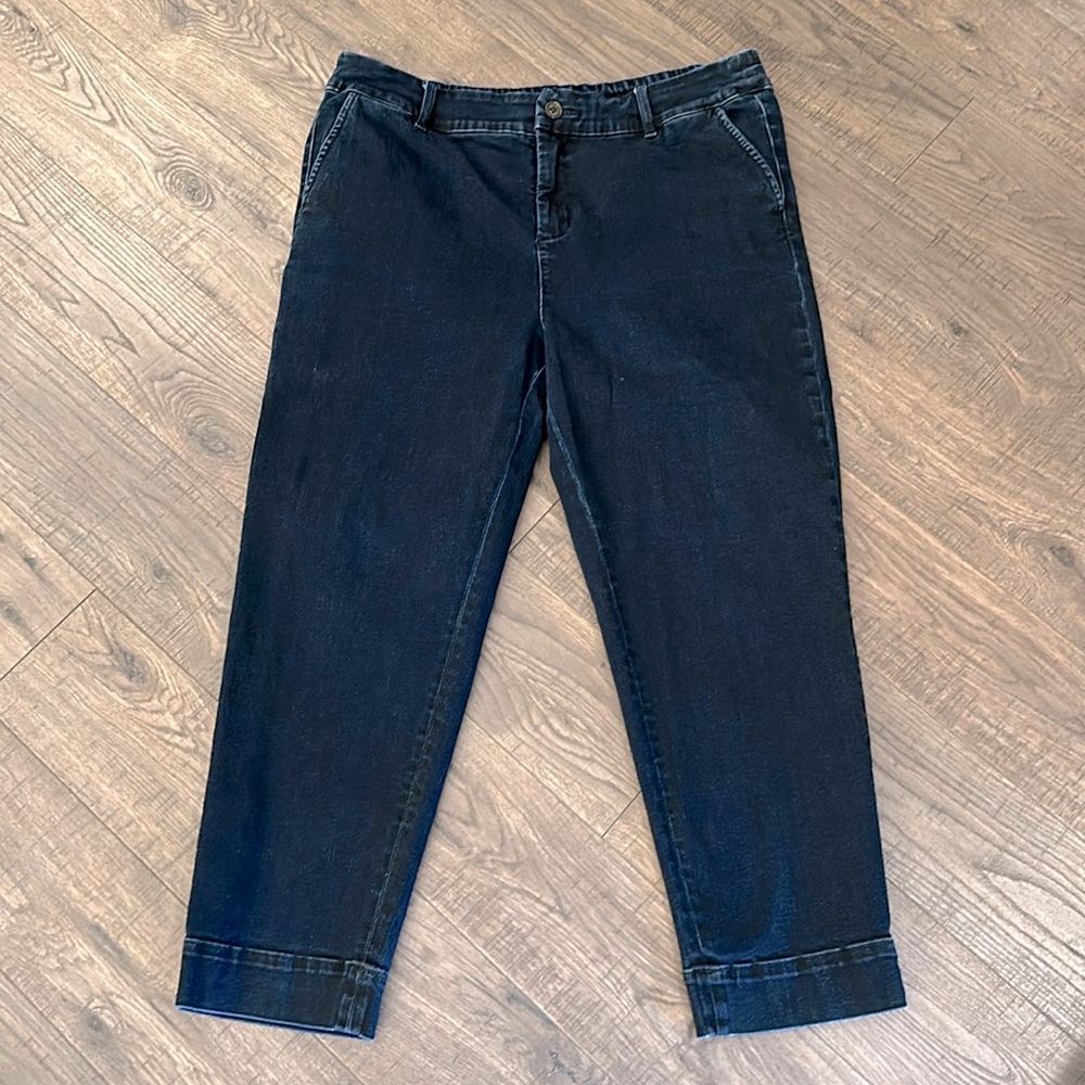 SOFT SURROUNDINGS Dark Wash Denim Cropped Jeans.